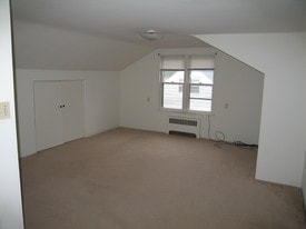 Building Photo - 234 E McCormick Ave