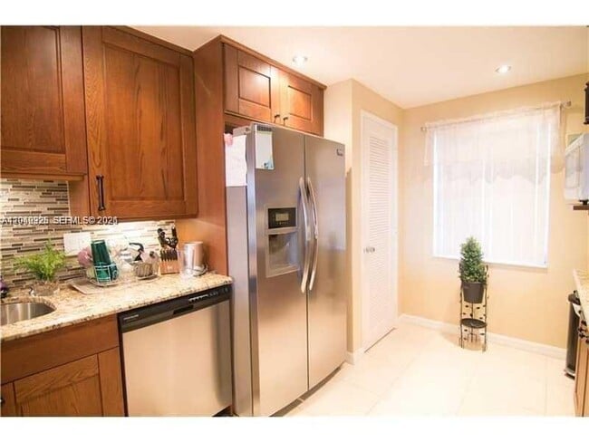 Building Photo - 4030 W Palm Aire Dr