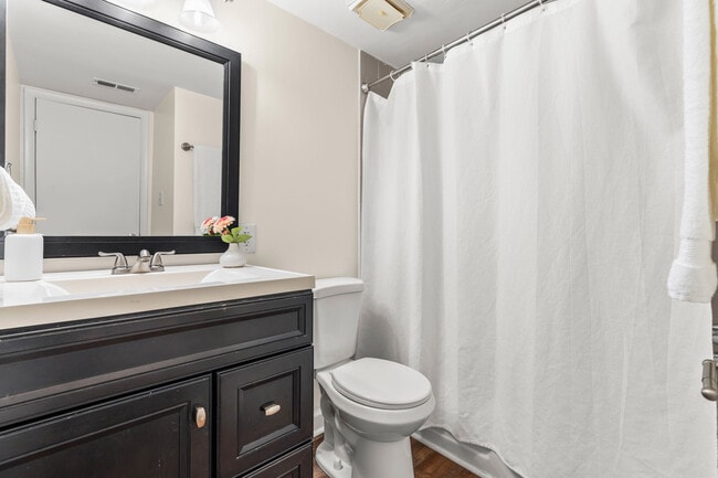 Building Photo - 1212 Schaub Dr