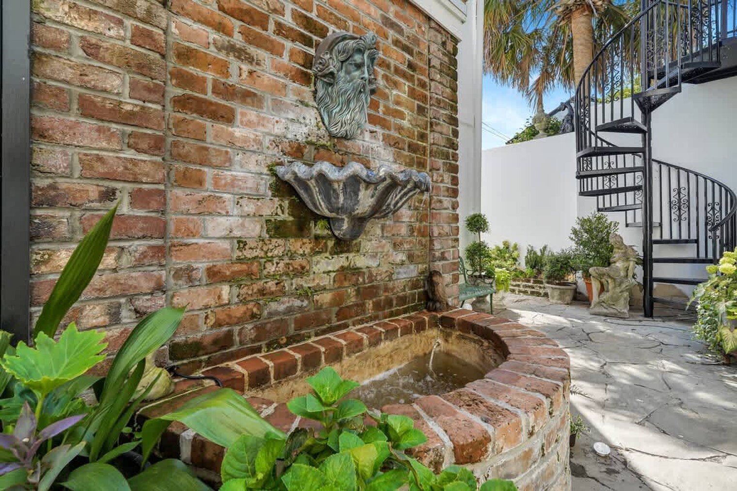 Building Photo - 9 W Gordon St