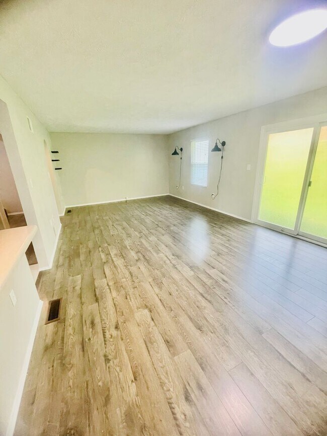 Building Photo - 3-Bedroom 2.5 bath Townhome in Imperial – ...