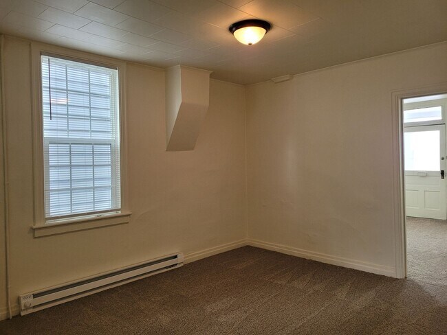 Building Photo - 115 E Burd St