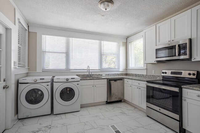 Building Photo - 20 Marion Ave