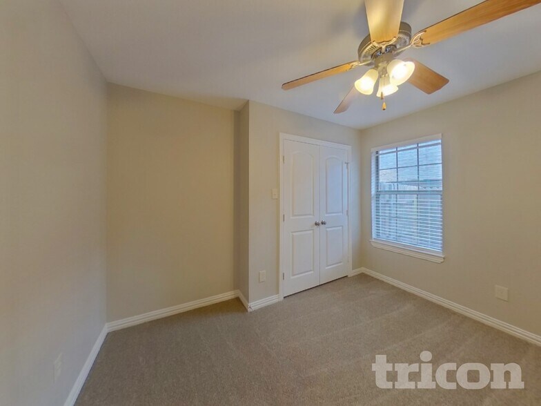 Building Photo - 804 Rambling Ct