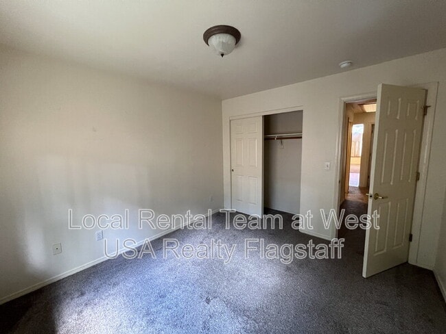 Building Photo - 6087 E Mountain Oaks Dr