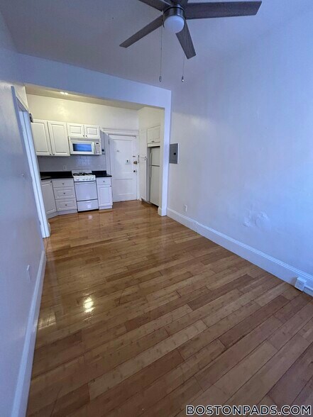 Building Photo - 64 Hemenway St