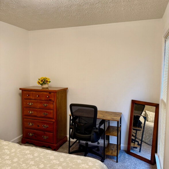 Building Photo - 4401 Yorkshire Ct