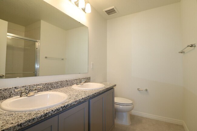 Building Photo - 3/2.5/1 Town Home with community pool!