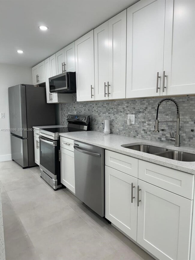 Building Photo - 4028 SW 49th Ct