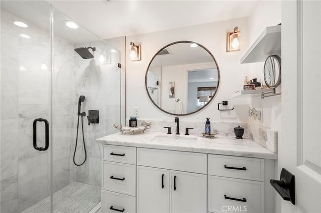 Building Photo - 1720 Vista Del Lago