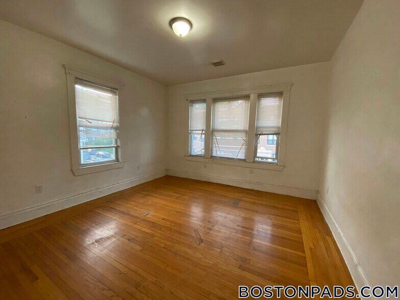 Building Photo - 26 Schuyler St