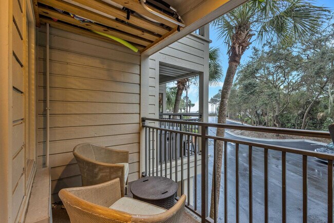 Building Photo - 23 S Forest Beach Dr