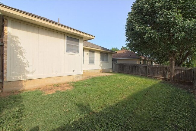 Building Photo - 300 Caladium Ct