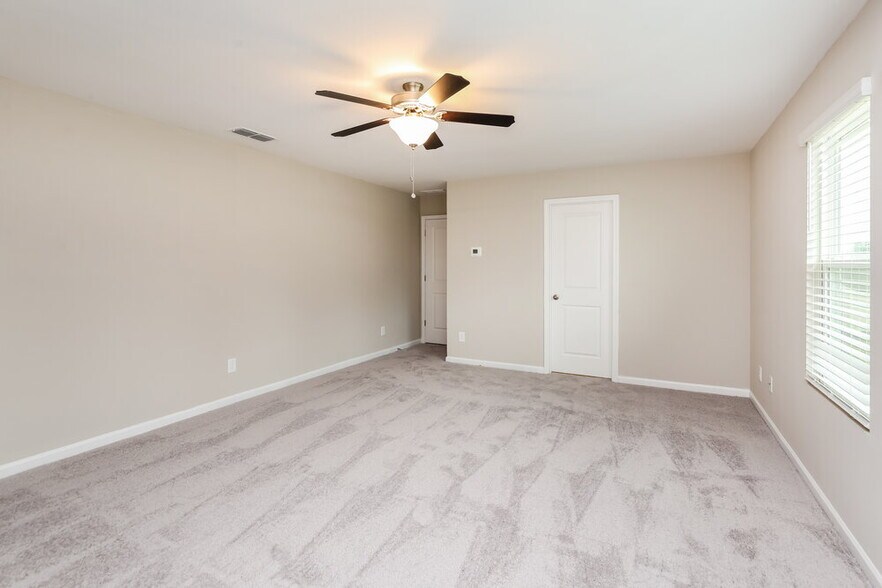 Building Photo - 99 Hyde Park