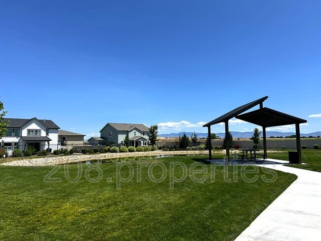 Building Photo - 245 E Caldera St
