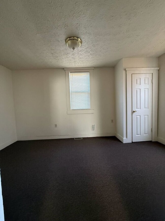 Building Photo - Newly renovated two bedroom home with larg...