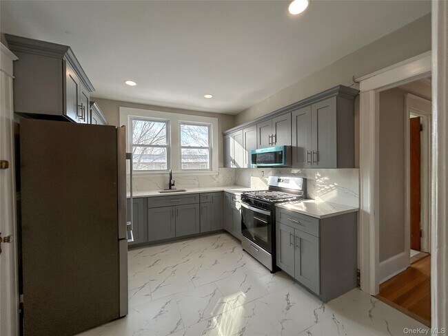 Building Photo - 51 Park Ave