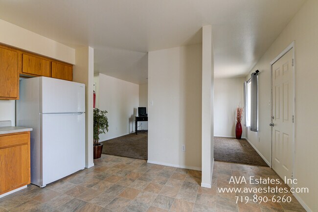 Building Photo - 531 S Angus Ave
