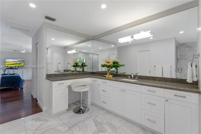 Building Photo - 4830 San Amaro Dr