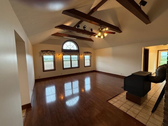 Building Photo - 3 Bedroom, 2 Bathroom House for Rent