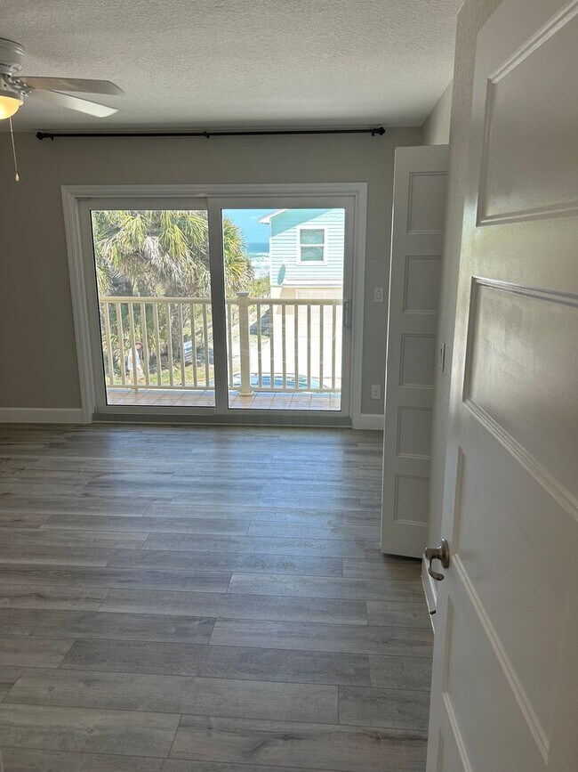 Building Photo - Remodeled Beachside Townhome-Steps from the Beach