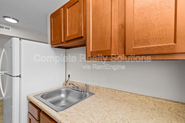 Building Photo - 4175 McRee Ave