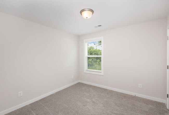 Building Photo - 3 bed 2.5 bath home in Gastonia
