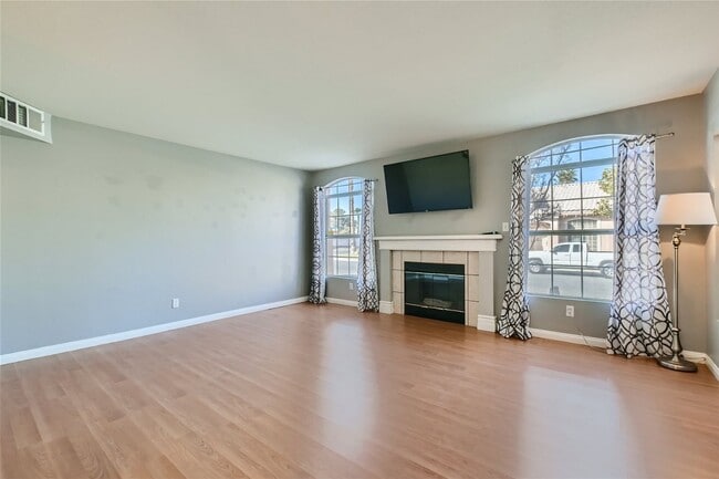 Building Photo - Gorgeous 2 Story Townhome Near Summerlin in Gated Community - (Ready April 1,2026)