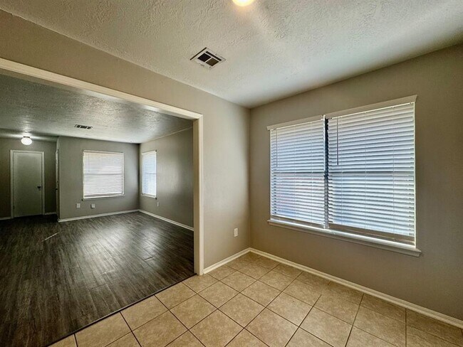 Building Photo - 143 Barrett Pl