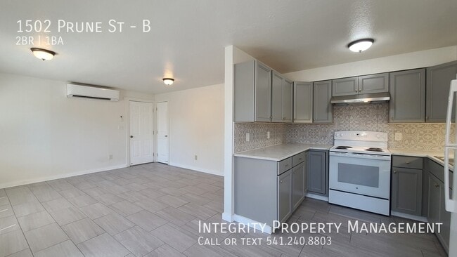 Building Photo - 1502 Prune St