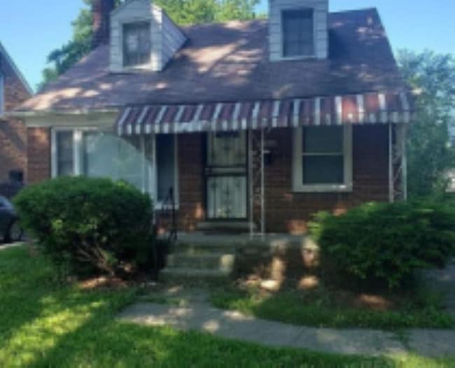 Primary Photo - 20101 Biltmore St