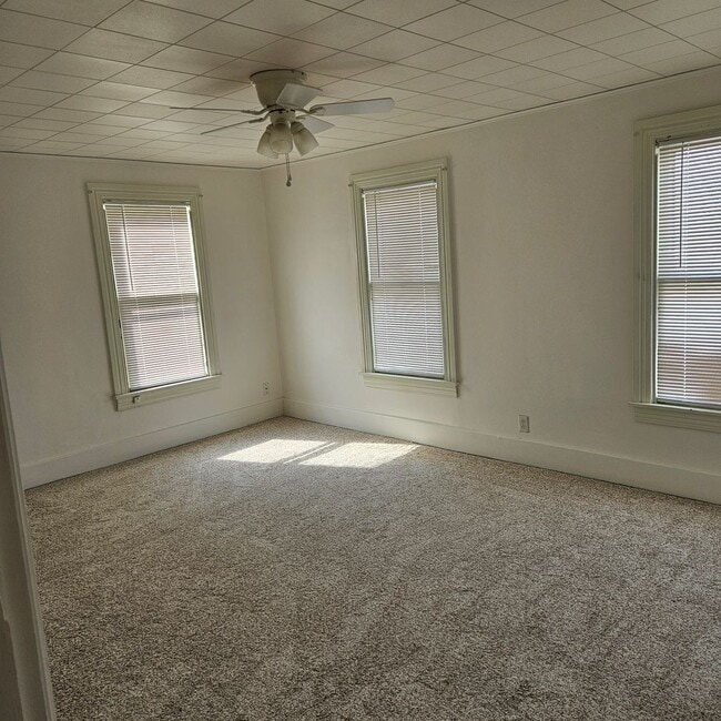 Building Photo - Bright 3 Bedroom, 1 Bath Home in Dallastown Schools!