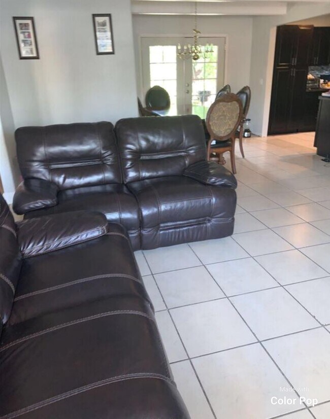 LIVING AREA - 332 Burbank Rd