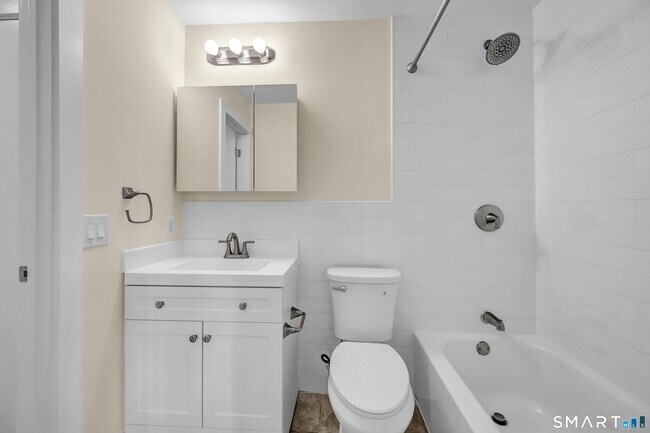 Building Photo - 113 Park Ave