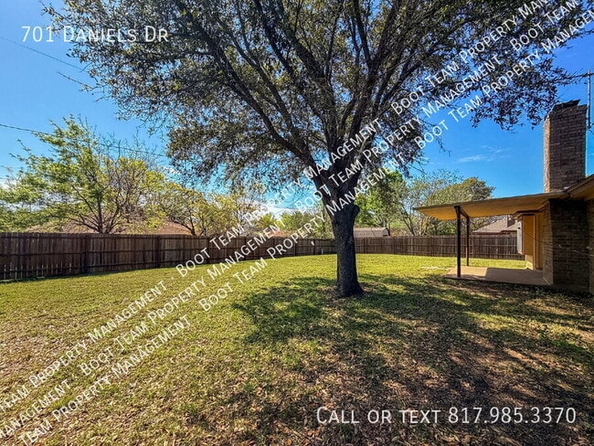 Building Photo - 701 Daniels Dr