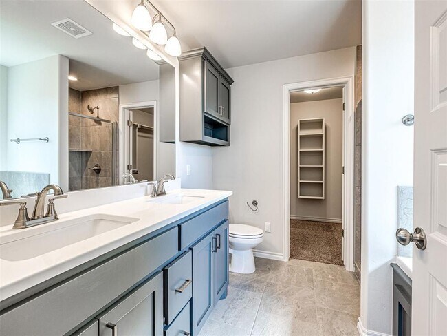 Building Photo - 513 Grand Sycamore Dr