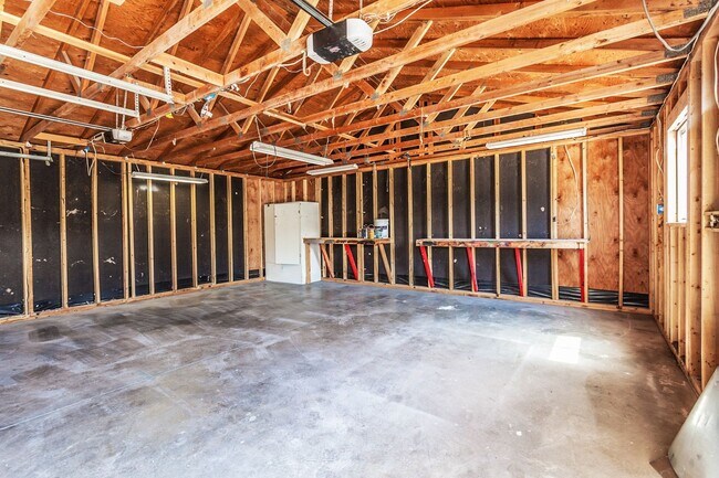 Building Photo - 2327 W 6th St