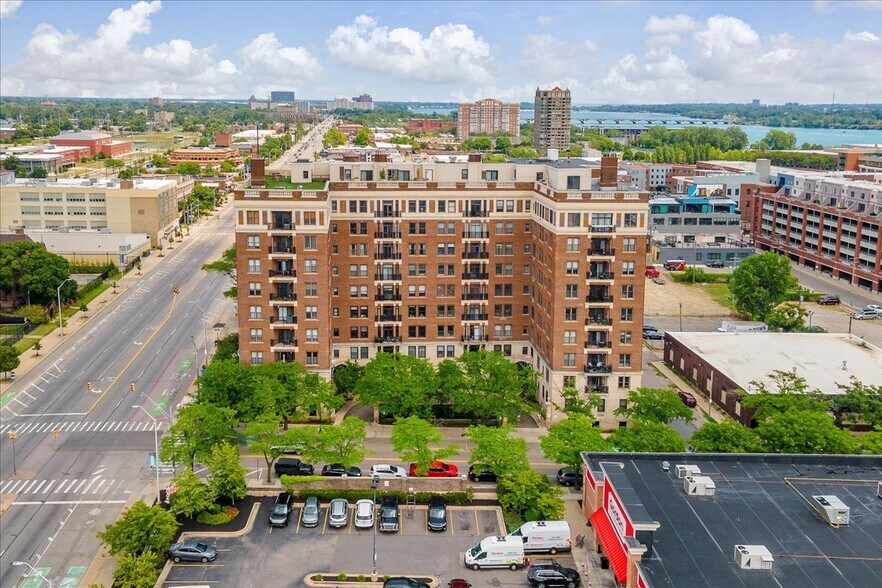 Building Photo - 2900 E Jefferson Ave
