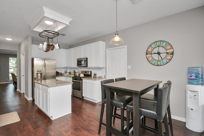 Building Photo - 2322 Lord Nelson Dr