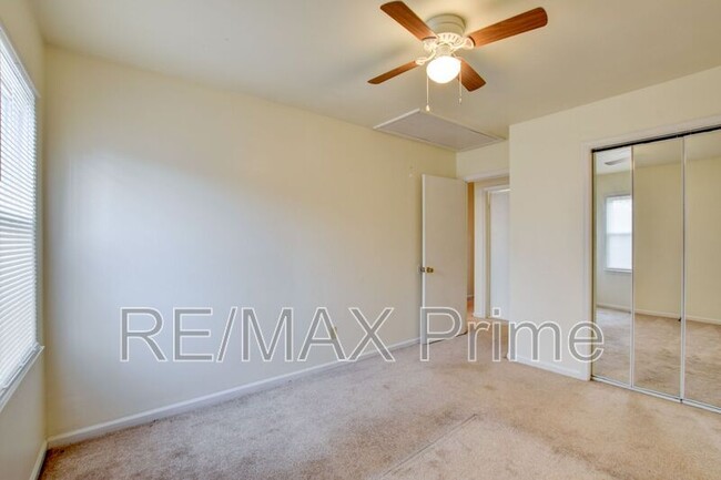 Building Photo - 2259 Sedgewick Dr