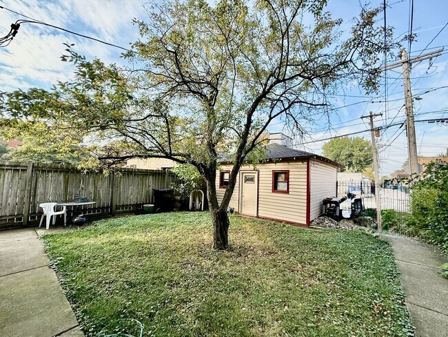 Building Photo - 1342 N Kedzie Ave