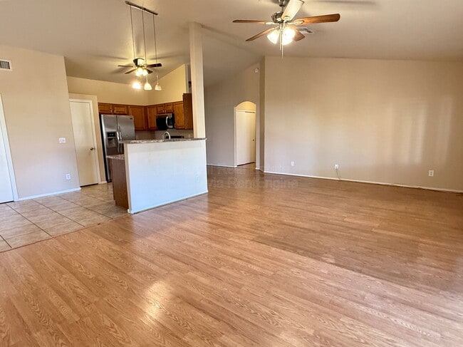 Building Photo - 509 W Ensueno Ct