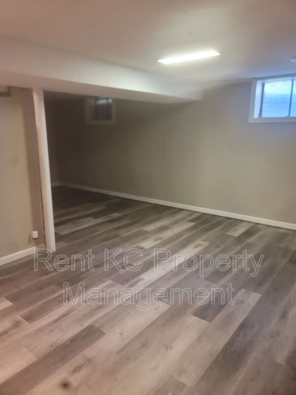 Building Photo - 2709 NE 63rd St