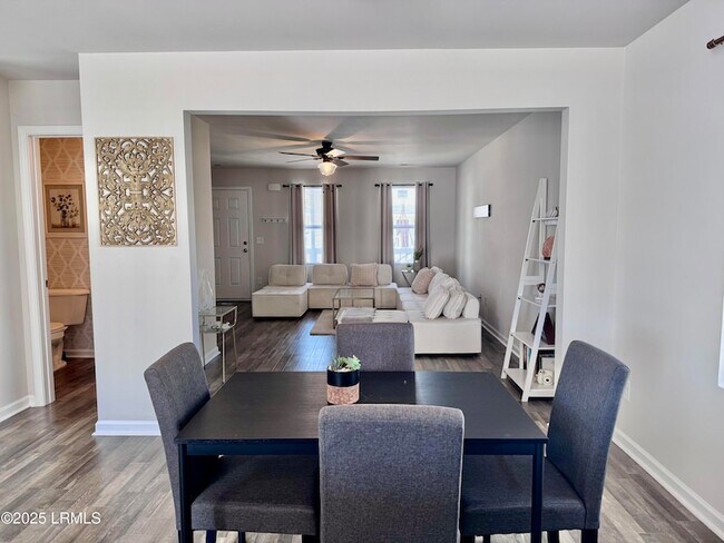 Building Photo - 23 Island Breeze Ln