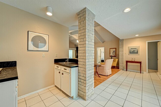 Building Photo - 3631 Glenpine Dr