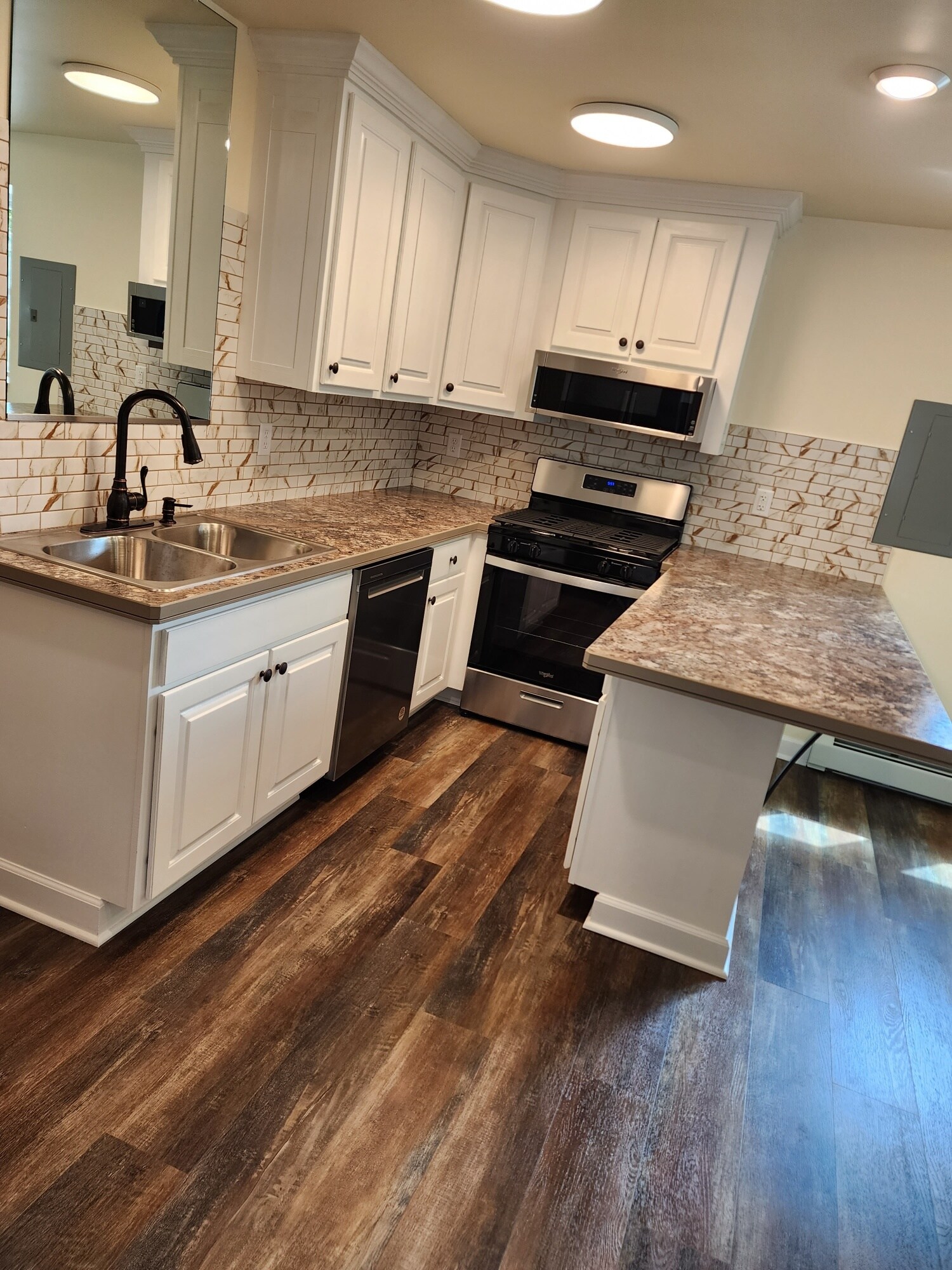 Building Photo - 35 Orchard St