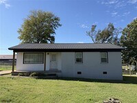 Building Photo - Quaint Home In Martin, TN!!!