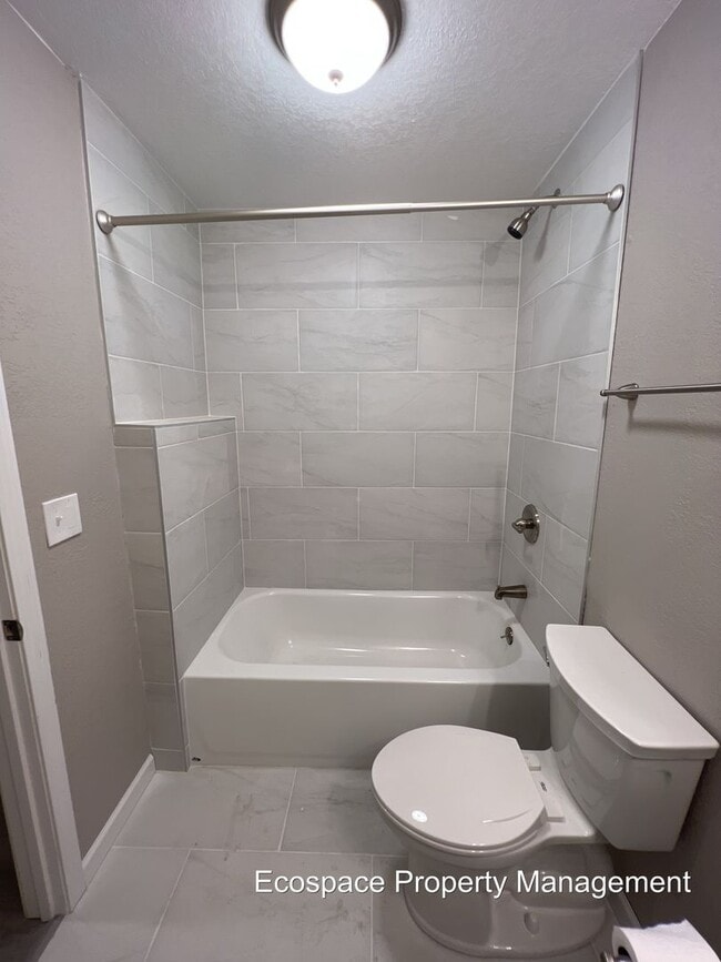 Building Photo - 3 Bed 1 Bath in Denver's Elyria Swansea Ne...