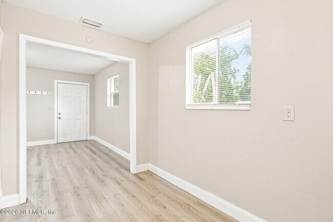 Building Photo - 6790 Tinkerbell Ln