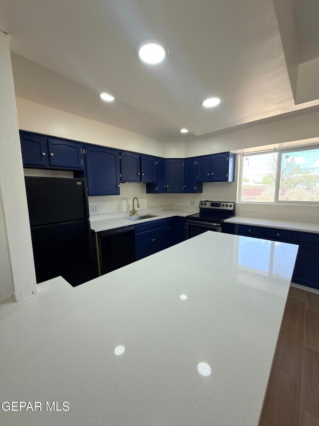 Building Photo - 7605 Parkland Dr